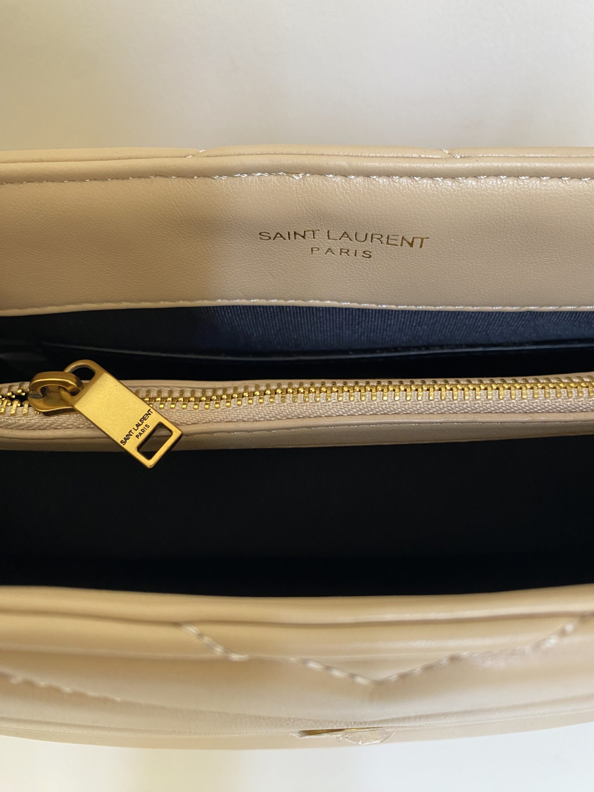 Bolso Puffer acolchonado beige - Image 5